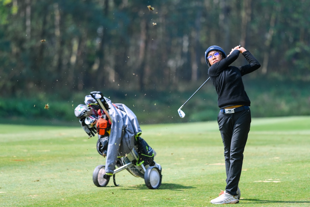 九州娱乐-瑞士队顽强作战,为了进入决赛拼尽全力的队员